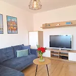 Grand Apartament - Prywatny Parking, Blisko Szpital Arkonska
